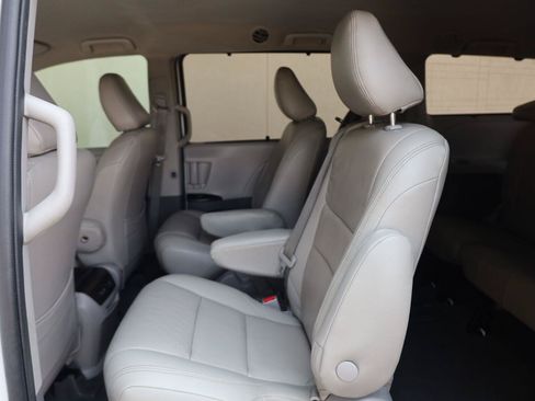 Used 2020 Toyota Sienna LE FWD image 16