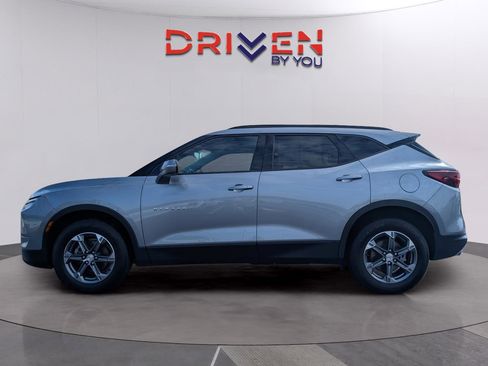 Used 2024 Chevrolet Blazer LT FWD image 2