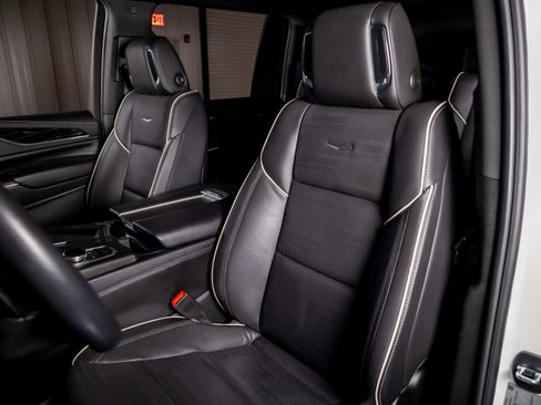 Used 2023 Cadillac Escalade ESV Sport w/ LPO, ONYX Package AWD/4WD image 4