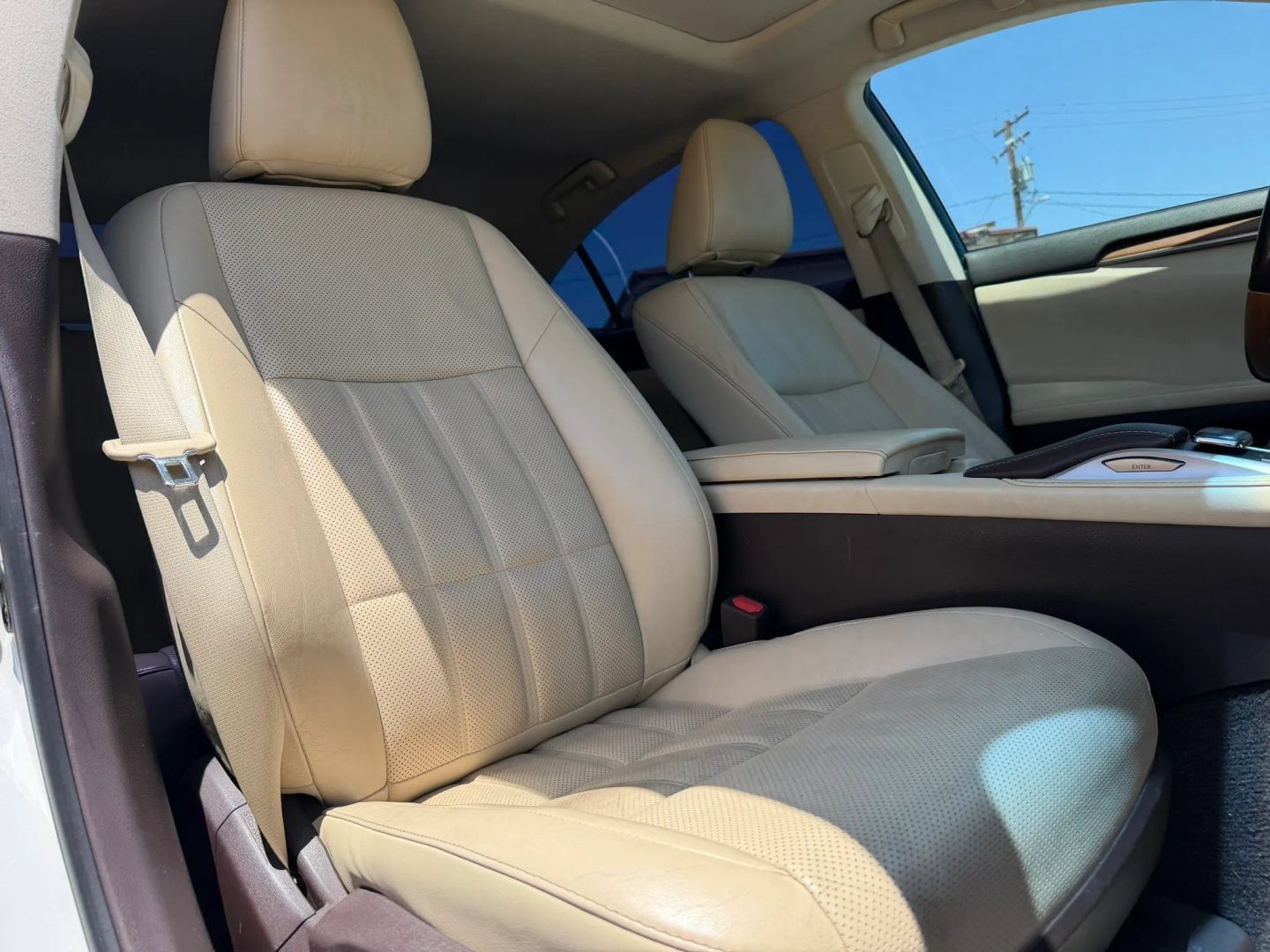 Used 2016 Lexus ES 300h w/ Luxury Package w/Wood Trim FWD image 17