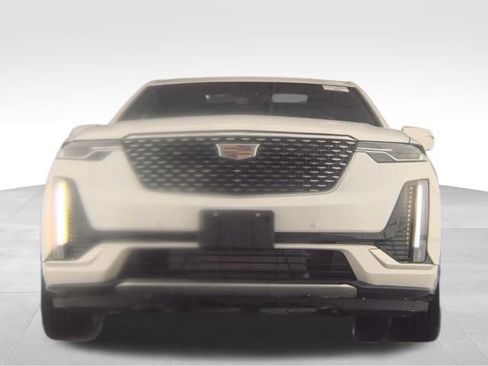 Used 2024 Cadillac XT6 Premium Luxury AWD/4WD image 2