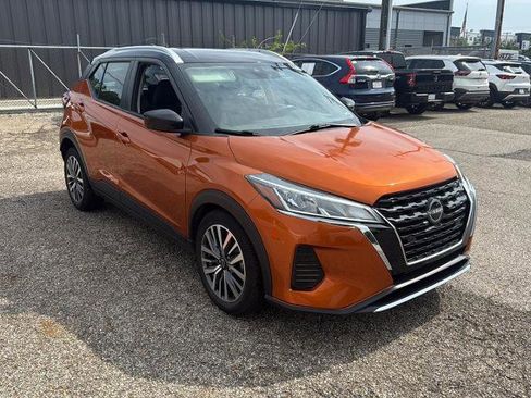 Certified 2023 Nissan Kicks SV FWD image 1