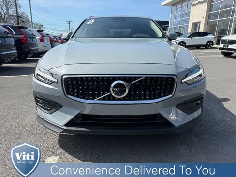 Used 2025 Volvo V60 B5 Cross Country Plus AWD/4WD image 3