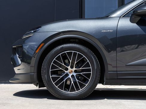 Certified 2025 Porsche Macan Electric RWD image 13