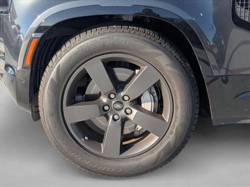 Used 2023 Land Rover Defender 130 X-Dynamic SE AWD/4WD image 19