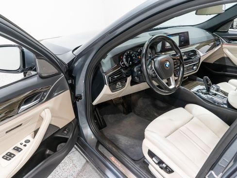 Used 2019 BMW 540i w/ Premium Package image 12