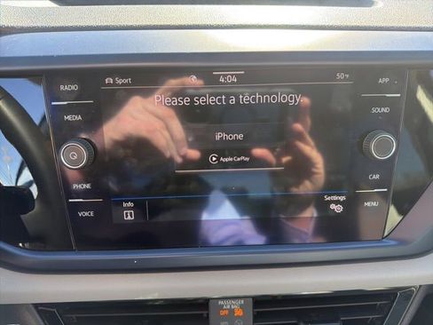 Used 2022 Volkswagen Taos SE w/ Panoramic Sunroof Package image 16