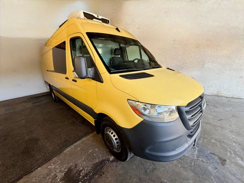 Used 2021 Mercedes-Benz Sprinter 3500 w/ Comfort Plus Package image 4