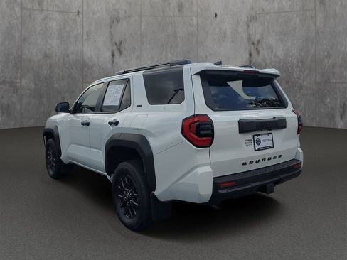 Used 2025 Toyota 4Runner SR5 AWD/4WD image 4
