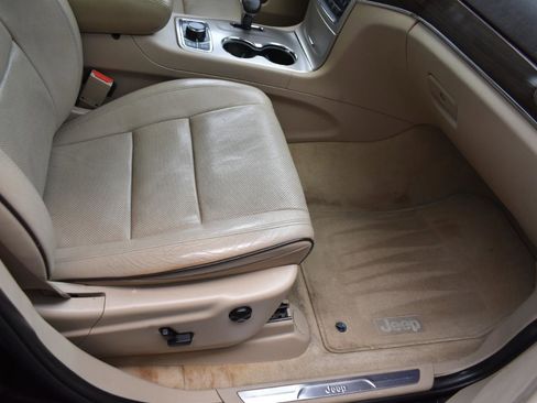 Used 2014 Jeep Grand Cherokee Overland w/ Advanced Technology Group image 30