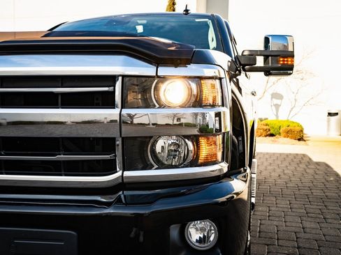 Used 2018 Chevrolet Silverado 2500 High Country image 15
