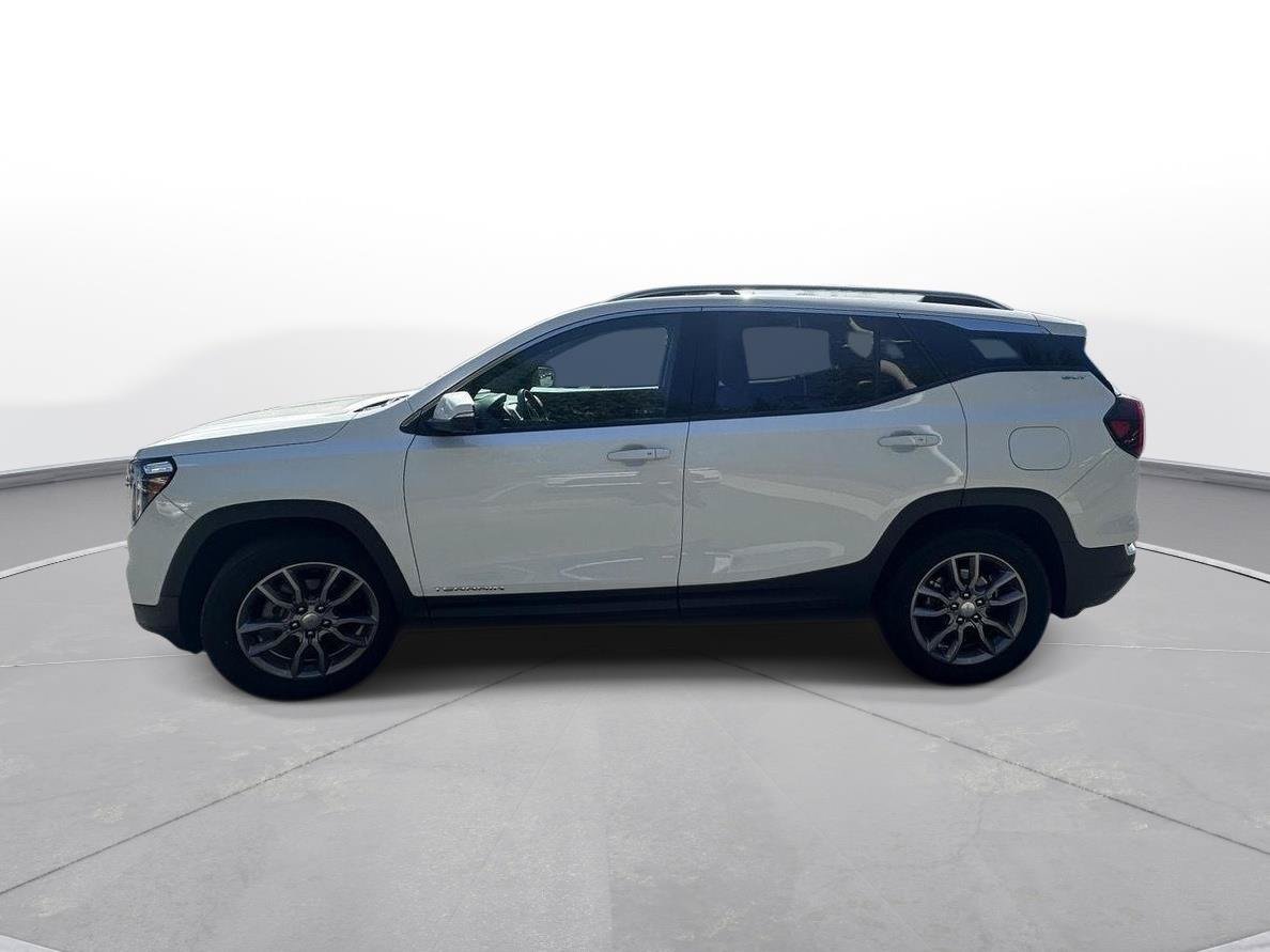 Used 2023 GMC Terrain SLT w/ Tech Package FWD image 9