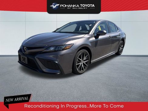 Used 2024 Toyota Camry SE FWD image 1