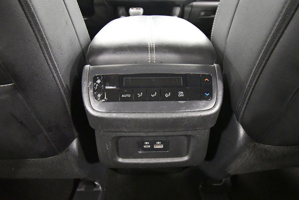 Used 2024 Nissan Pathfinder SL AWD/4WD image 17