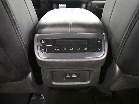 Used 2024 Nissan Pathfinder SL AWD/4WD image 17