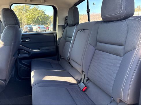 Used 2022 Nissan Frontier SV image 19