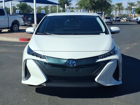 Used 2019 Toyota Prius Prime Premium image 2