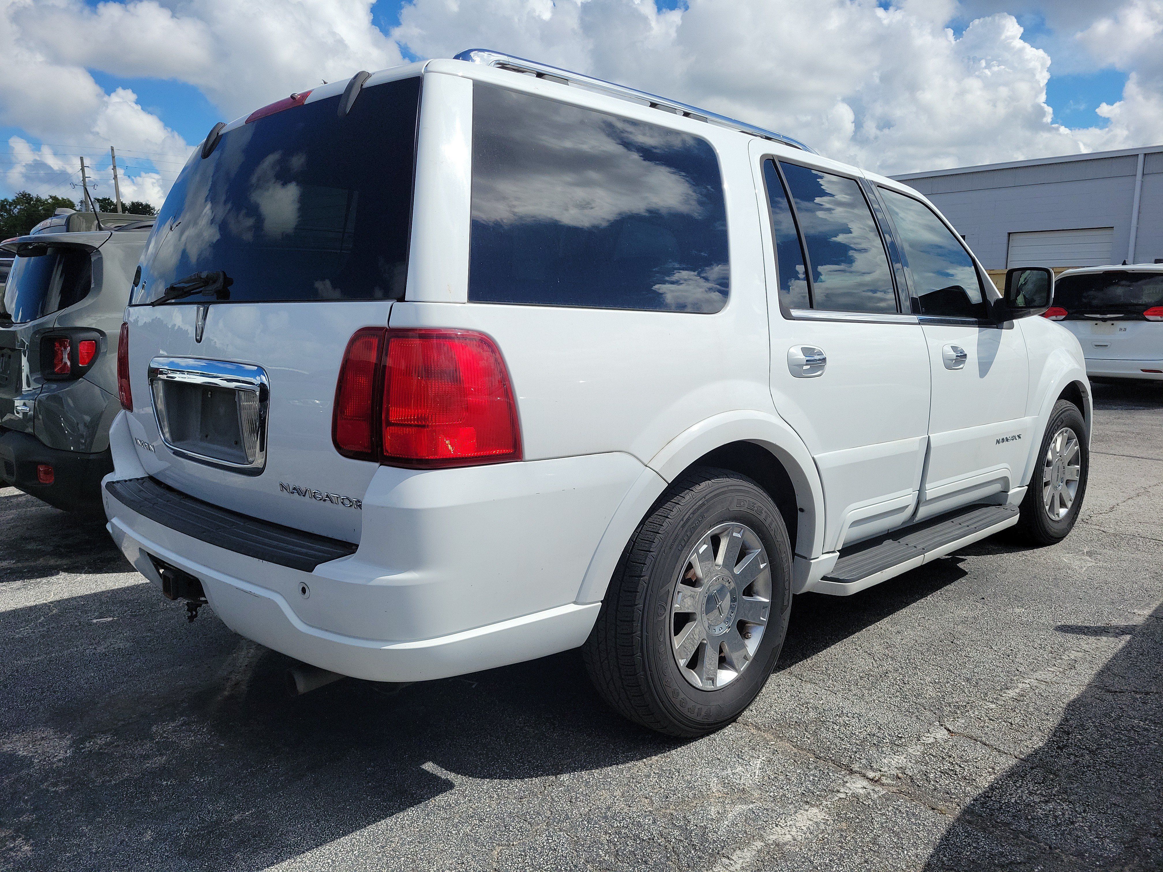 Used 2004 Lincoln Navigator Luxury RWD image 7