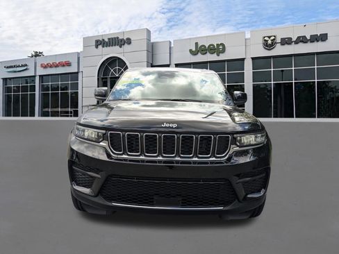 Certified 2025 Jeep Grand Cherokee Laredo w/ Luxury Tech Group I image 8