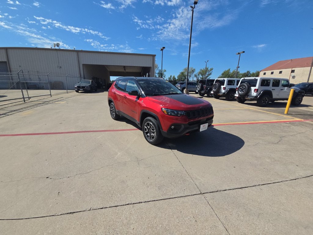 Used 2025 Jeep Compass Trailhawk AWD/4WD image 6