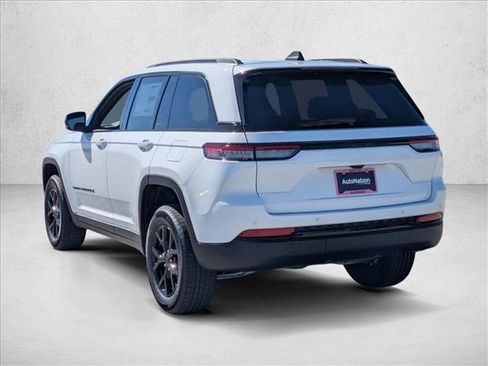 New 2025 Jeep Grand Cherokee Altitude image 9