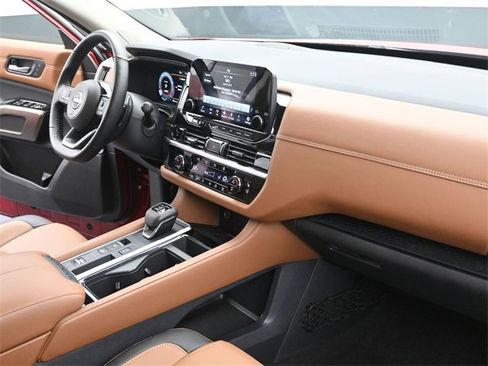 Used 2025 Nissan Pathfinder Platinum image 37