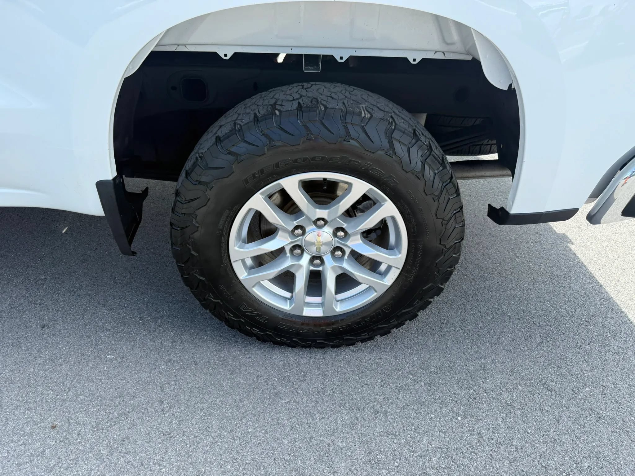 Used 2020 Chevrolet Silverado 1500 LT w/ Z71 Off-Road Package AWD/4WD image 19