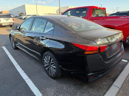 Used 2025 Nissan Altima 2.5 SV FWD image 3