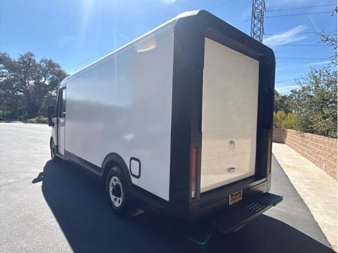 Used 2025 Chevrolet Brightdrop 600 w/ Power Door Package FWD image 9