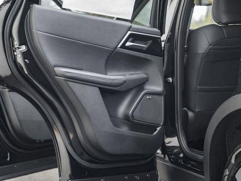 New 2025 Mitsubishi Outlander SE image 36