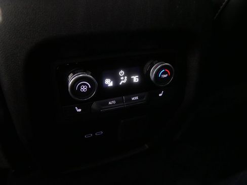 Used 2025 Buick Enclave Avenir image 21