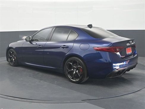 Used 2019 Alfa Romeo Giulia image 5