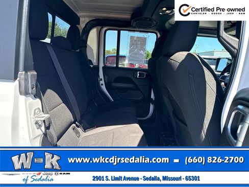 Used 2023 Jeep Gladiator Overland AWD/4WD image 22