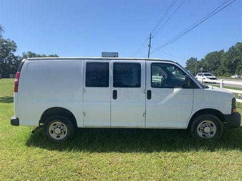 Used 2015 Chevrolet Express 2500 RWD image 2