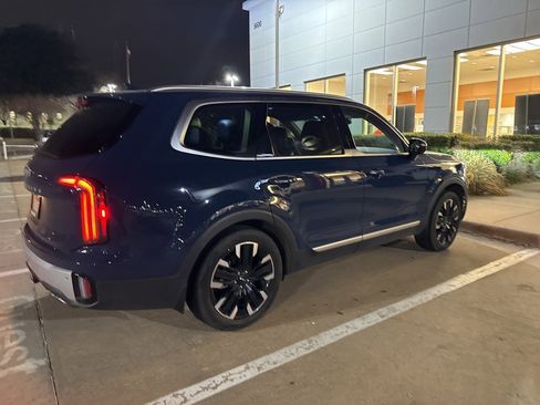 Used 2024 Kia Telluride SX w/ Towing Package image 2