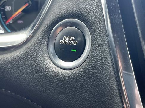 Used 2023 Chevrolet Traverse LT FWD image 24