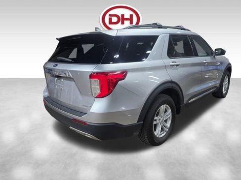 Used 2023 Ford Explorer XLT w/ Equipment Group 202A AWD/4WD image 11