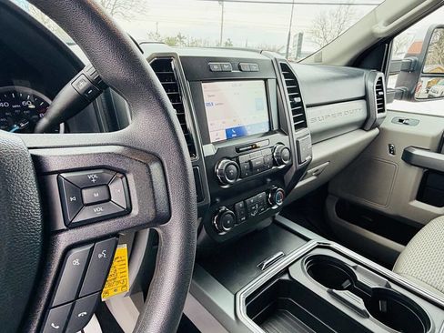 Used 2022 Ford F250 XLT w/ XLT Premium Package image 12