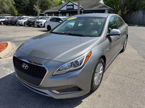 Used 2017 Hyundai Sonata SE image 1