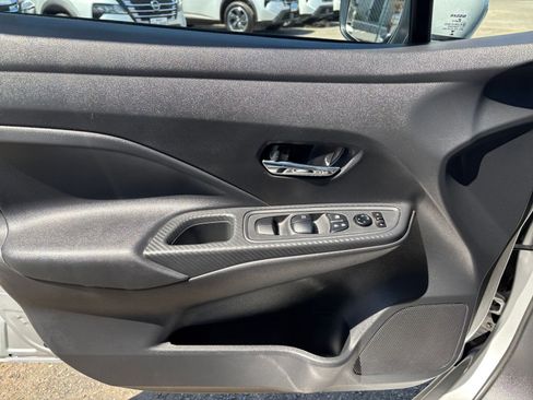 Used 2025 Nissan Versa SV FWD image 18