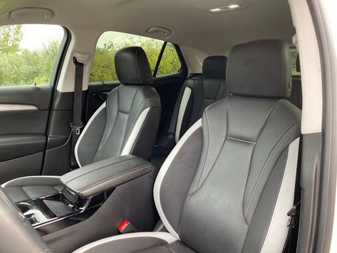 Used 2024 Buick Envision Sport Touring AWD/4WD image 2
