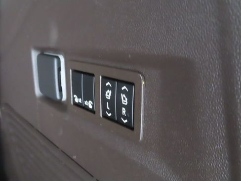 Used 2022 Chevrolet Tahoe LT w/ Luxury Package image 33