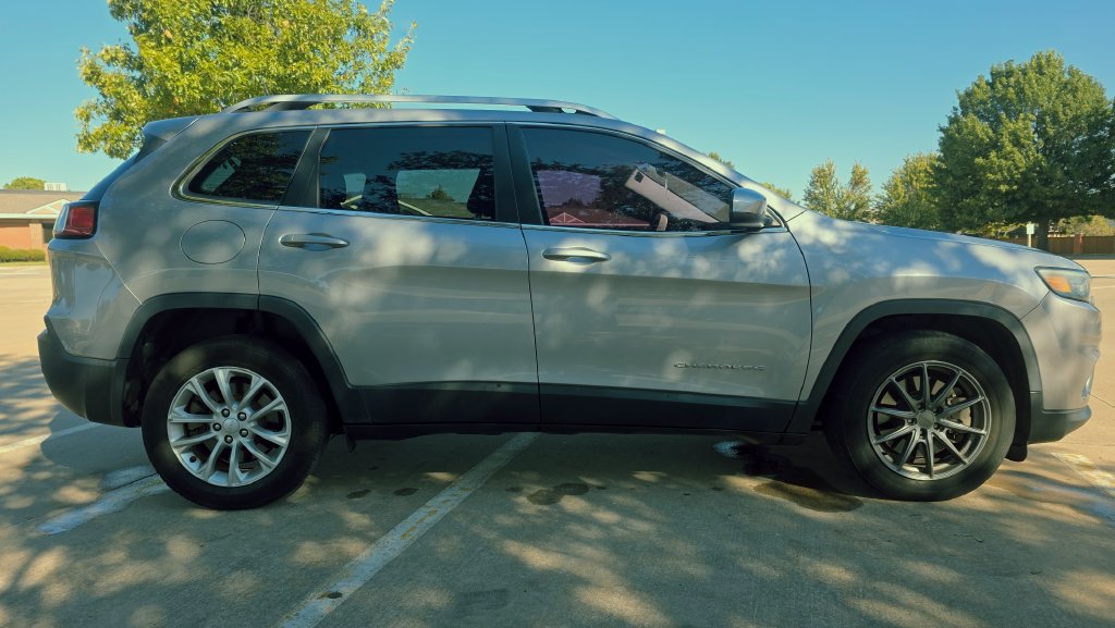 Used 2019 Jeep Cherokee Latitude w/ Popular Appearance Group FWD image 19