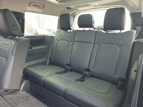 Used 2023 Land Rover Defender 130 SE image 19