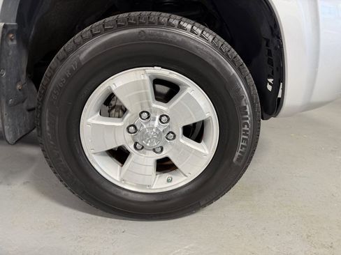 Used 2007 Toyota 4Runner SR5 AWD/4WD image 2