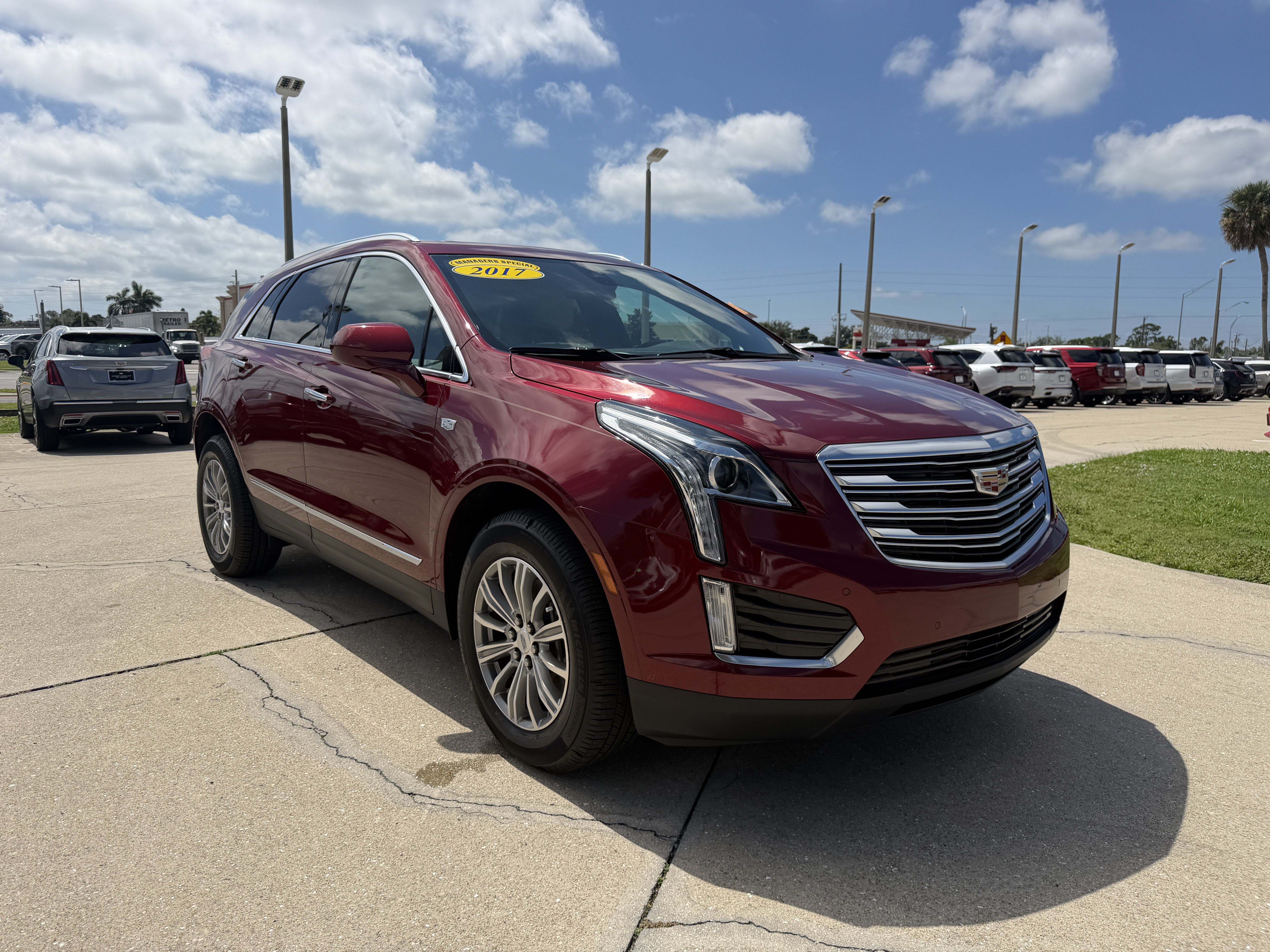 Used 2017 Cadillac XT5 Luxury w/ Driver Awareness Package FWD image 1