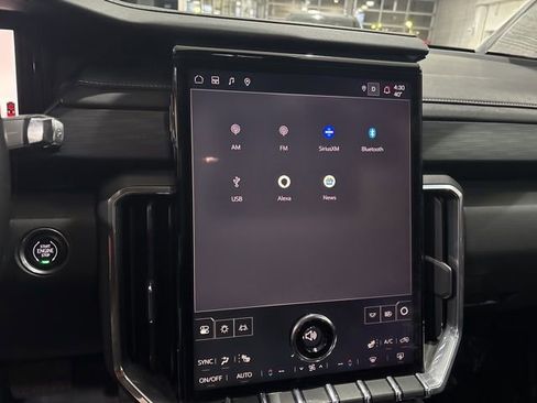 Used 2025 GMC Acadia Elevation image 21