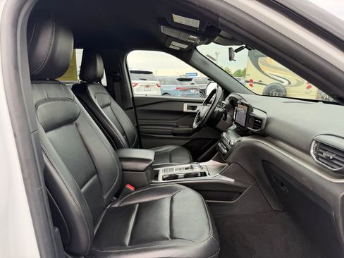 Used 2020 Ford Explorer XLT w/ Equipment Group 202A RWD image 28