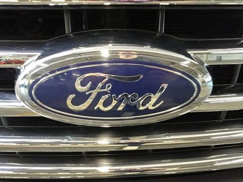 Used 2015 Ford F150 XLT w/ Equipment Group 302A Luxury AWD/4WD image 8
