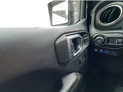 Used 2023 Jeep Wrangler Unlimited Sahara AWD/4WD image 45